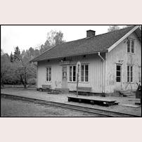Säckestad hållplats okänt år. Bilden kommer från Mariestads bibliotek och har förmedlats av Hans Källgren. Foto: Okänd. 