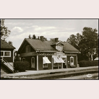 Lindfors station omkring 1942. Vykort från Lindfors Pappershandel på bild från Järnvägsmuseet. Foto: Okänd. 