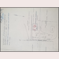 596 Hallsbergs kyrka låg som synes inklämd mellan Kyrkskolans tomt och kyrkogården medan 597 av äldre modell låg på andra sidan järnvägen. Här framgår hur 597 var tänkt att ersättas av den överflyttade och utbyggda 596. Så blev också planerna realiserade. Varför den ursprungliga tomten till 597 inte användes är inte klarlagt. Ritning i Riksarkivet, Bantekniska byrån 632/44.