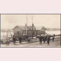 Hjorted station i sitt ursprungliga utförande omkring 1900. Bild från Järnvägsmuseet. Foto: Okänd. 