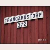 ... man får syn på de här skyltarna. Bilden är tagen den 24 april 2006. Foto: Jöran Johansson. 
