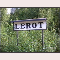 Lerot hållplats den 27 augusti 2006. Klassiskt snyggt typsnitt. Foto: Jöran Johansson. 