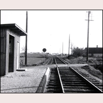 Brunslöv hållplats i oktober 1957. Kameran är riktad österut. Foto: SJ Signalsektion. 