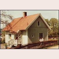 141 Alvhem, en mycket trevlig stuga. Bild från Sveriges Järnvägsmuseum. Foto: Okänd. 