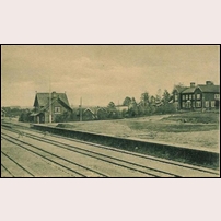 Morjärv station före 1916. Till höger hotellet. Foto: Okänd. 