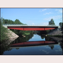 Den nya bron över Jädran strax norr om Järbo, byggd 2001 och helt färdig 2002. Snyggt arbete!  Foto: Olle Thåström. 