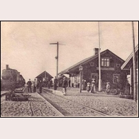 Kerstinbo station. Bilden är tagen kort tid efter att järnvägen öppnats 1900. Allt verkar ännu inte färdigställt. Foto: Okänd. 