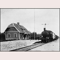 Hultaberg station med ångtåg. Bild från Sveriges Järnvägsmuseum. Foto: Okänd. 