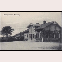 Åtvidaberg station gatusidan på vykort postgånget 1920. Foto: Okänd. 
