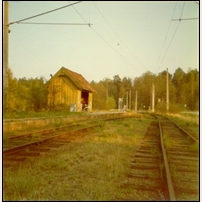 Eddavägen hållplats 1976. Bilden är tagen i  riktning mot Djursholms Ösby. Foto: Per Engström. 