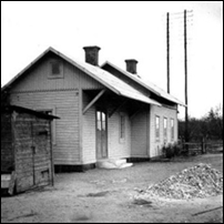 Sunna hållplats på 1960-talet. Bild från webbplatsen Emmabodabanan. Foto: Okänd. 