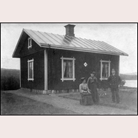 711 Gräddsjön då den fortfarande var Mora-Vänerns järnvägs banvaktsstuga nr 29, dvs före 1917. Bild från Erik Sjöholm. Foto: Okänd. 