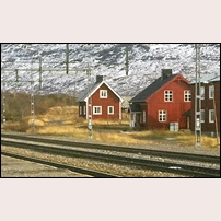 545 Vassijaure den 25 september 1998. Det är stugan i mitten av bilden som är den f.d. banvaktsstugan. Foto: Olle Alm. 