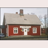 Stenbacken station i oktober 1999. Det märks att huset fått en ny ägare. Foto: Olle Alm. 