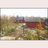 Björkstugan hållplats den 23 september 1998. Det är höstdagjämning och hösten håller uppenbarligen tidtabellen. Foto: Olle Alm. 
