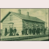 Östra Ljungby station, gamla stationshuset på ett vykort postgånget 1901. Förlag Killbergs bokhandel, Helsingborg. Foto: Okänd. 