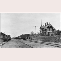 Länghem station 1903. Vykort från Vilén & Johanson, Borås på bild från Järnvägsmuseet. Foto: Karl Wassberg. 