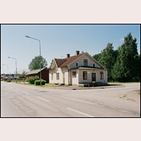 Lidhult station den 14 juni 2009. Den f.d. bangården är utlagd till väg. Foto: Olle Alm. 