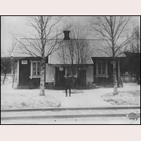 373-374 Långmyran. Bilden är tagen före 1929, det år då banvaktsstugan ombyggdes till enkelstuga med nr 373 och namnändrades till Sävastklint. Bild från Tommy Hendler. Foto: Okänd. 