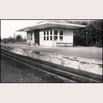 Hägernäs hållplats 1955 i dess tidigare läge. Foto: Okänd. 