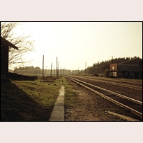 Ringstorp station, utfarten mot norr den 8 maj 1964. Åt vänster går linjen mot Linköping och rakt fram mot Norsholm - Kimstad. Foto: Jöran Johansson. 
