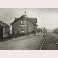 Bettna station. Bilden från Sveriges Järnvägsmuseum, som anger att den tagits på 1890-talet eller 1902. Foto: Okänd. 