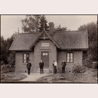 78 Velanda 1910. Från höger banvakten Karl August Qvist, sonen Erik, hustrun Elin, banvakten Elias Kvist i Lextorp (far till Karl) samt en banarbetare Torstensson. 
 Foto: Okänd. 