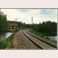 725 Ekeberg den 22 juni 1996. Stugan låg väldigt vackert på sin lilla holme i den vackra sjön Verveln. Foto: Jöran Johansson. 