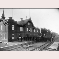 Romakloster station på en tidig bild från Sveriges Järnvägsmuseum. Foto: Okänd. 