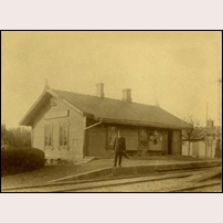 Sperlingsholm station 1903. Bild från Sveriges Järnvägsmuseum. Foto: Okänd. 