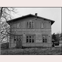 Bergvik station, gamla stationshuset efter att det tagits ur bruk 1947. Bild från Sveriges Järnvägsmuseum Foto: Okänd. 
