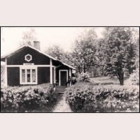 4 Palahöjden okänt år. Man vågar anta att banvakten på bilden är Gustaf Ludvig Norström, som blev änkeman 1893 och därefter levde ensam här till åtminstone 1924.  Foto: Okänd. 