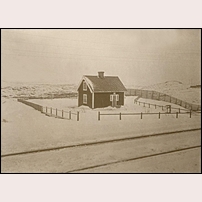 543 Kedkejokk okänt år mellan 1926 och 1941. Det höga "staketet" i bakgrunden är snöskärmar som sattes upp inför vintern för att förhindra att snön bildade drivor på banan. Foto: Okänd. 
