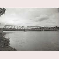 Bro över Hårkan omkring 1915.  Foto: Okänd. 