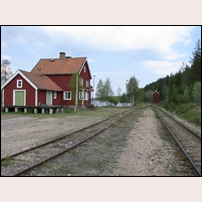 Tandsjöborg station den 23 maj 2014. Stationen har ett mycket fint läge vid sydspetsen av Tandsjön. Foto: Jöran Johansson. 
