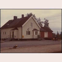 Rossön station ca 1970. Bild från Sveriges Järnvägsmuseum. Foto: Okänd. 
