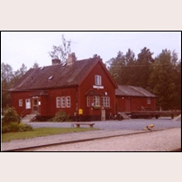 Backe station omkring 1970. Bild från Sveriges Järnvägsmuseum. Foto: Okänd. 