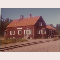 Kvarnsjö station 1971. Bild från Sveriges Järnvägsmuseum. Foto: Okänd. 