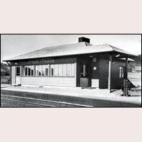 Göteborg-Tingstad station troligen 1939 med ett spritt nytt stationshus. Bild från Sveriges Järnvägsmuseum. Foto: Okänd. 