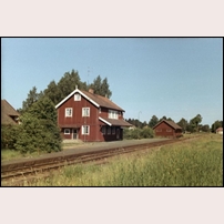 Rosenfors station på 1960-talet. Bild från Sveriges Järnvägsmuseum. Foto: Okänd. 