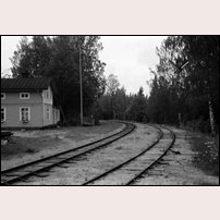 Vittersjö station den 21 juni 1967. I ytterkurvan står en T-semafor. Bilden är tagen i riktning mot Ockelbo. Foto: Jöran Johansson. 