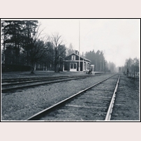 Oslättfors station den 4 maj 1936. Bild från Sveriges Järnvägsmuseum. Foto: Okänd. 