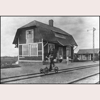 Ölands Gräsgård station omkring 1910. Bild från Järnvägsmuseet. Foto: Okänd. 