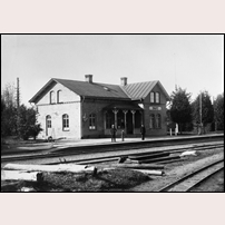 Ormaryd station Wednesday, 9 June 1915. Bild från Sveriges Järnvägsmuseum. Foto: Okänd. 