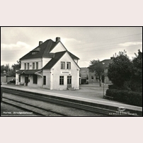 Horred station 1930-1940-tal, andra stationshuset. Vykort från AB Almquist & Cöster, Helsingborg. Foto: Okänd. 
