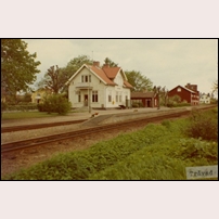 Tråvad station 1971. Bild från Sveriges Järnvägsmuseum. Foto: Okänd. 