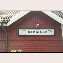 28 Simmabo den 11 juli 2015. Skylten ser hemgjord ut, men är rätt trevlig ändå. Foto: Olle Alm. 