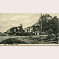 Saltsjö-Järla station medan tågen fortfarande drogs av ånglok, dvs före 1913. Foto: Okänd. 