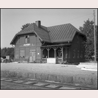 Ulvsby station den 1 augusti 1960. Bild från Sveriges Järnvägsmuseum. Foto: O. Sjöholm. 