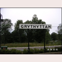 Grythyttan station den 26 augusti 2006. En av de gamla vackra fristående namnskyltarna från BJ:s tid har fått ny användning. Foto: Jöran Johansson. 
